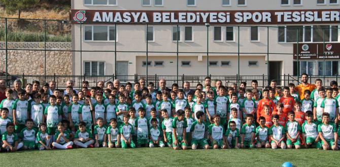 AMASYA BELEDİYESİ YAZ FUTBOL OKULU SEZONUNU AÇTI