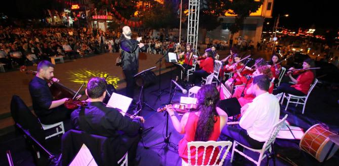 AMASYA ATATÜRK KÜLTÜR VE SANAT FESTİVALİ’NİN 7. GÜNÜ, SİVAS CUMHURİYET ÜNİVERSİTESİ ÖĞRENCİLERİNİN KONSERİ VE HALK DANSLARI GÖSTERİLERİ İLE DEVAM ETTİ