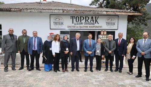 Belediye Başkanımız Sn. Mehmet Sarı İl Protokolümüz ile birlikte, kadınların bir araya gelerek kurdukları Toprak Kadın Girişimi Üretme ve İşletme Kooperatifi’nin açılışına katılım sağladı