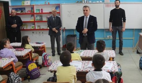 Suluova ilçesinde ilköğretim ve ortaöğretim okullarındaki yaklaşık 10 bin öğrenci ders başı yaptı