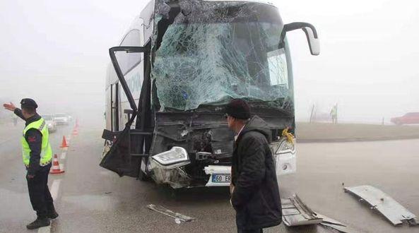 Merzifonda yoğun sis zincirleme kazalara yol açtı: 5 yaralı